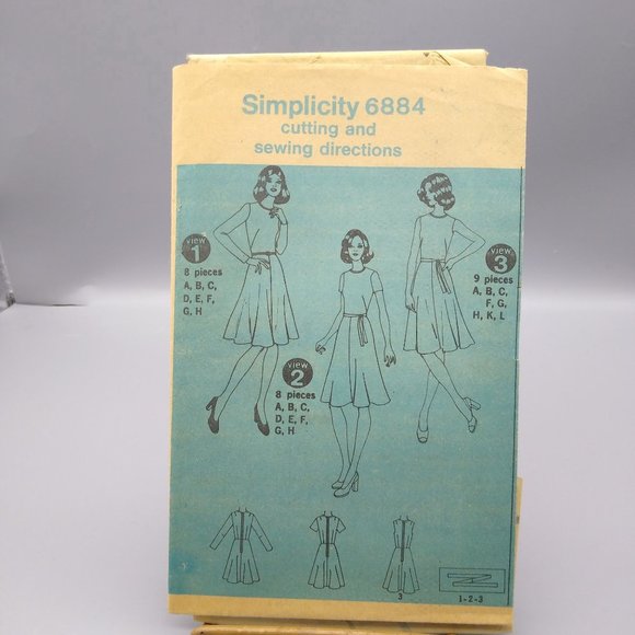 UNCUT Vintage Sewing PATTERN Simplicity 6884, Misses 1975 Dress w Flared Skirt - Picture 1 of 1